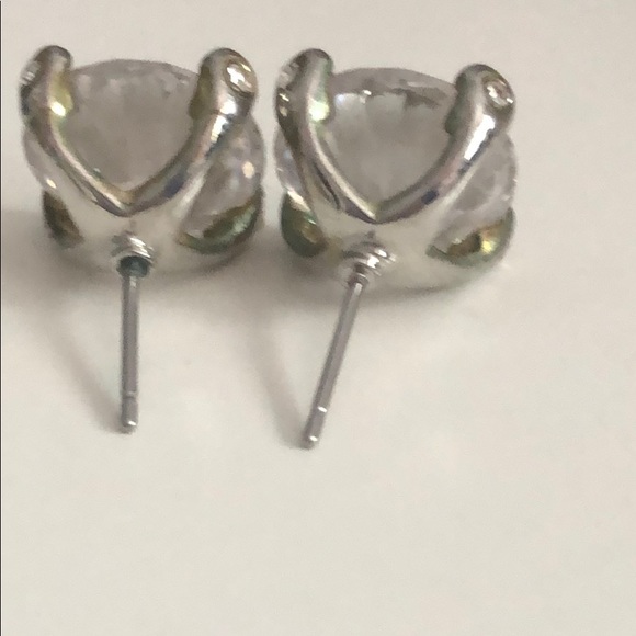 Fashion diamond stud earrings - Picture 4 of 4